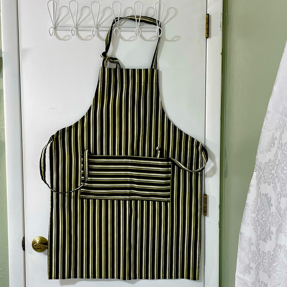 Chefs Apron, With Pockets. Like New, Black